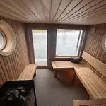 Hausboot Rollyboot Ботель