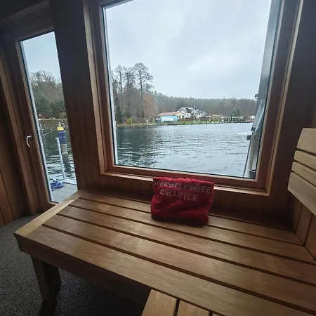 Botel Hausboot Rollyboot