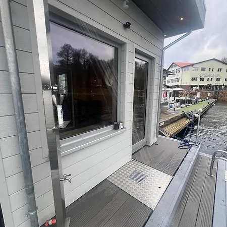 Botel Hausboot Rollyboot *
