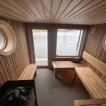 Hausboot Rollyboot 船屋