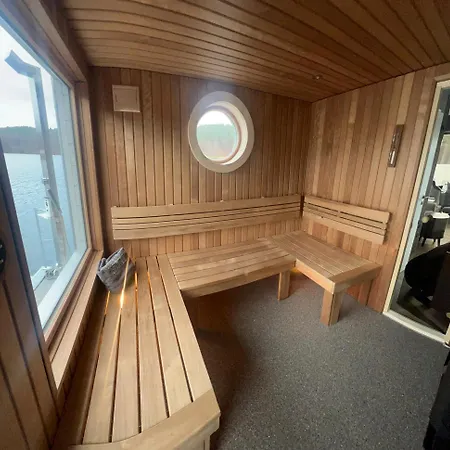 Botel Hausboot Rollyboot