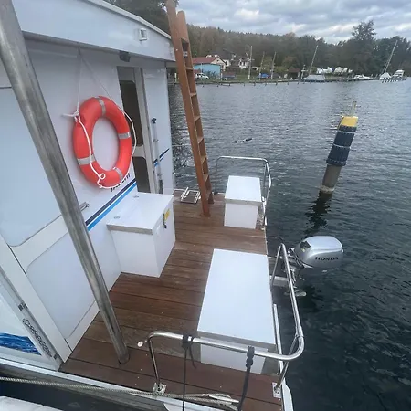 Hausboot Rollyboot 船屋