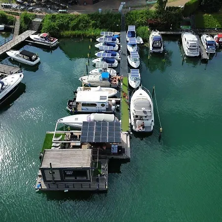 Botel Hausboot Rollyboot
