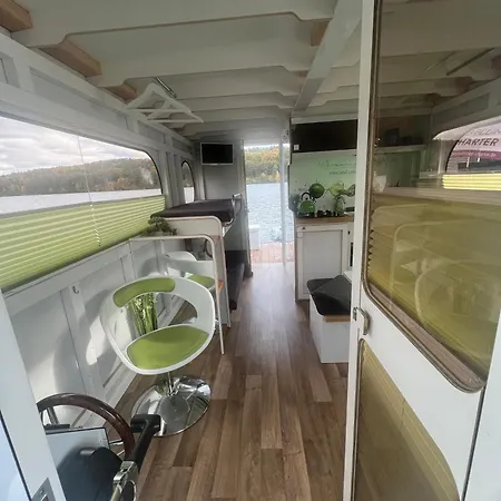 Hausboot Rollyboot 船屋
