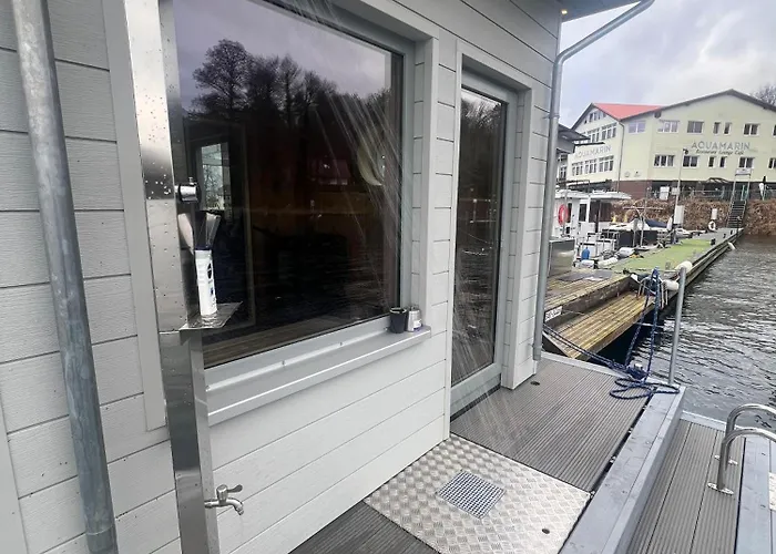 بوتيل Hausboot Rollyboot *