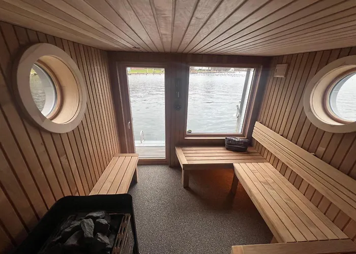 Hausboot Rollyboot بوتيل