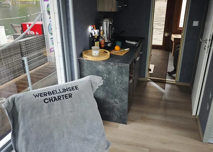 Hausboot Rollyboot بوتيل *