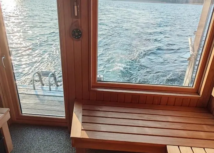 Hausboot Rollyboot بوتيل يواخيمستال