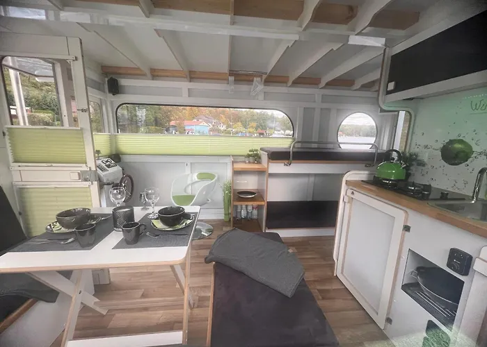 Hausboot Rollyboot بوتيل *