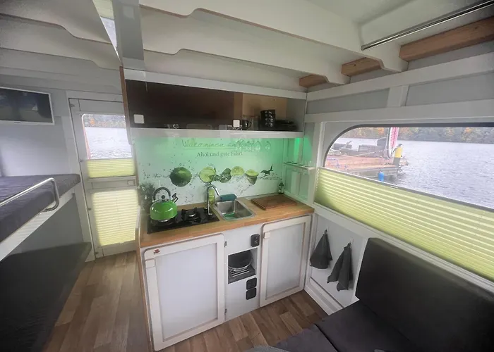 بوتيل Hausboot Rollyboot يواخيمستال