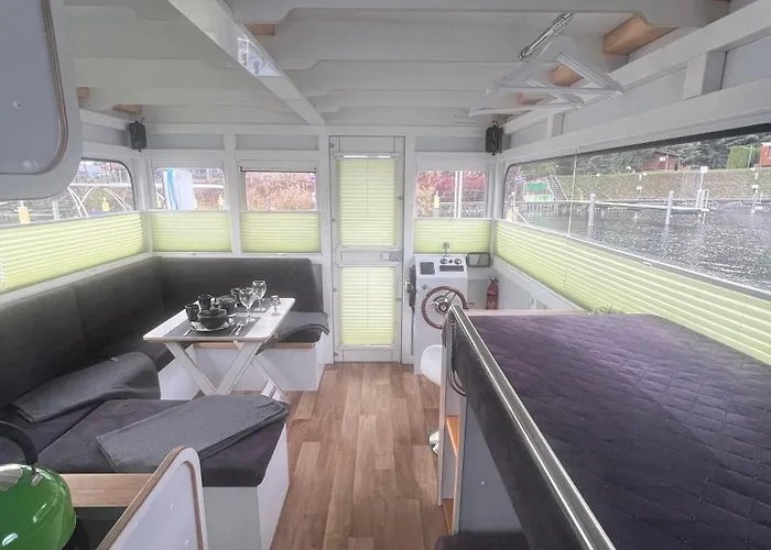 Hausboot Rollyboot بوتيل يواخيمستال